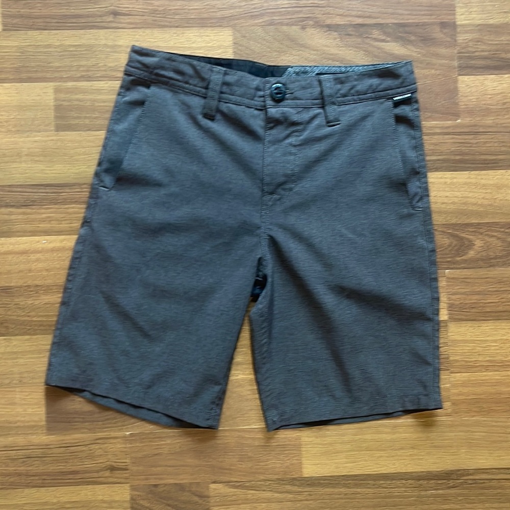 Volcom boys shorts size 28